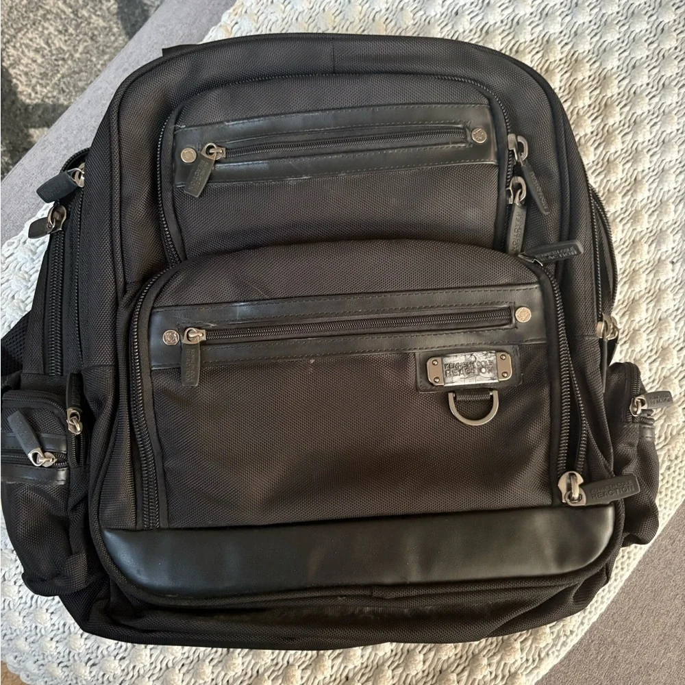 Kenneth Cole Reaction Manhattan Commuter Slim Backpack 16